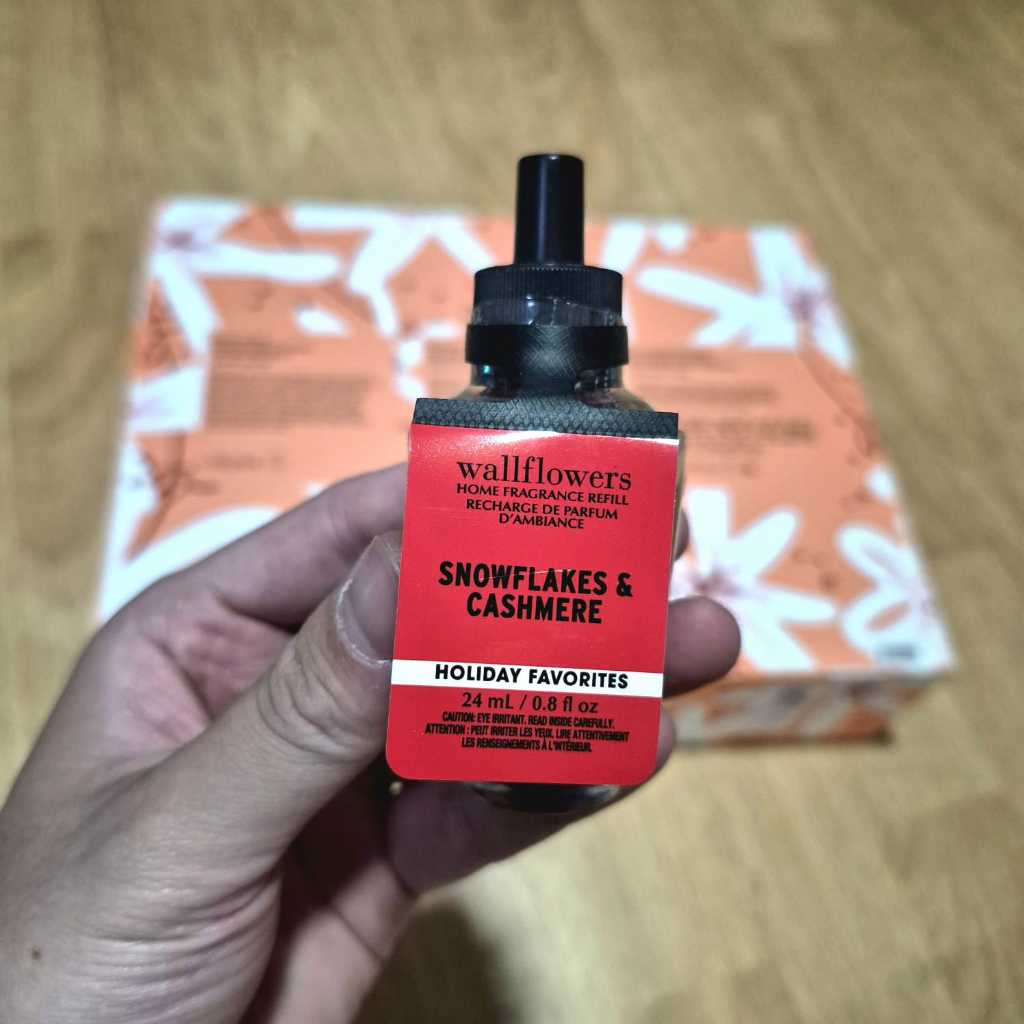 BBW Snowflakes & Cashmere Wallflowers Scent Refill - Pengharum Ruangan 24ml