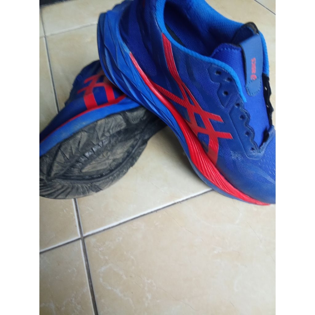 bacaa desk PRELOVED SEPATU RUNNING ASICS KW, BISA NEGO TIPIS