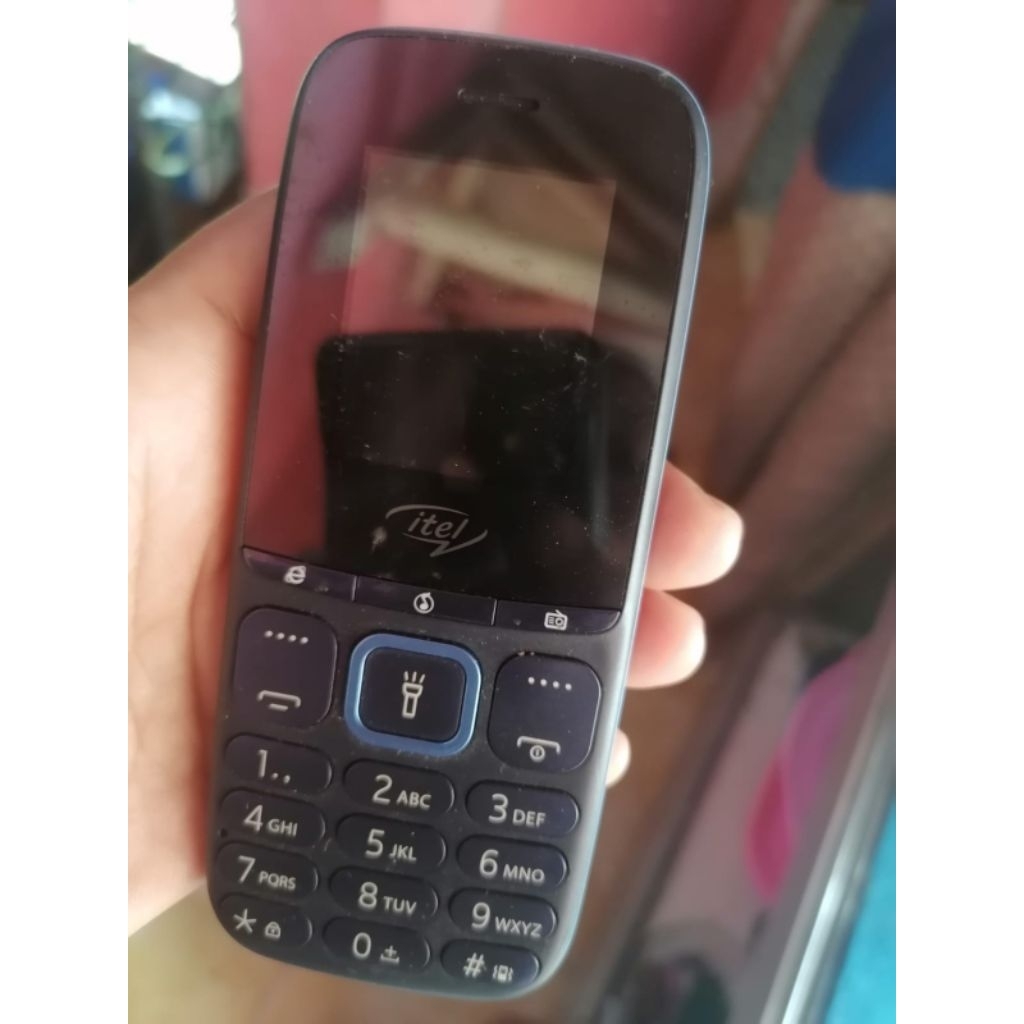 Hp itel... second.. NORMAL.. Tinggal pakai..