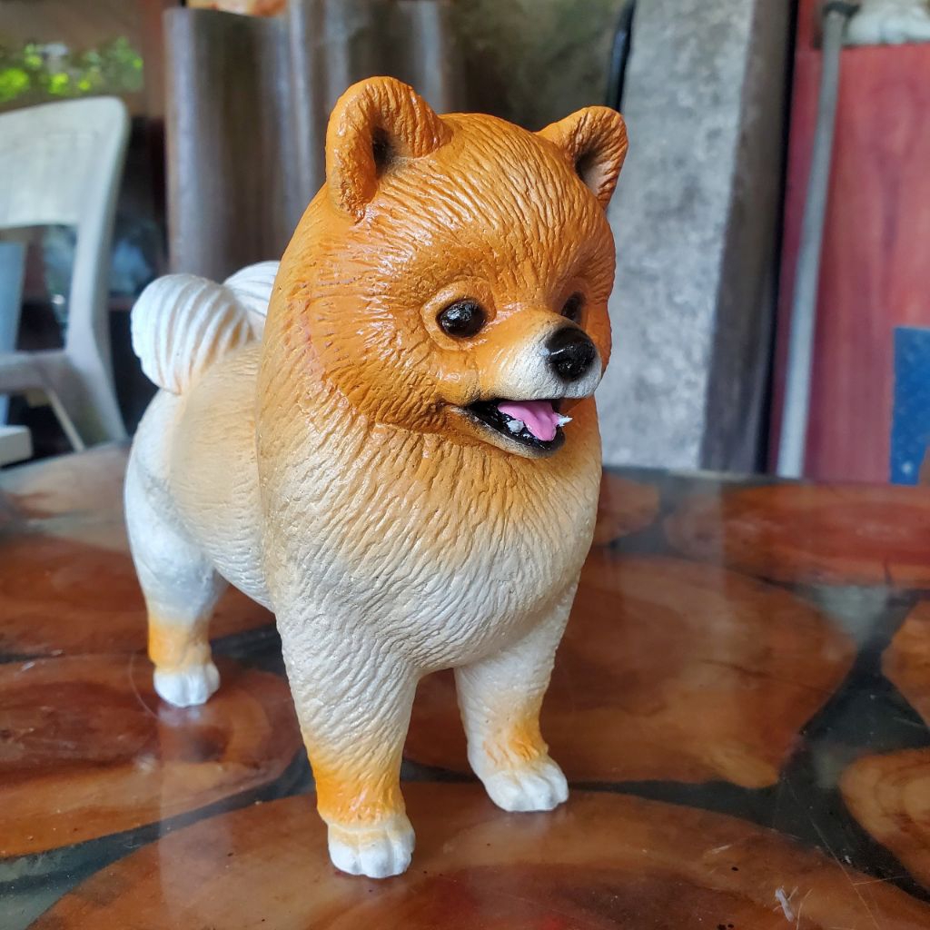 Patung anjing pom