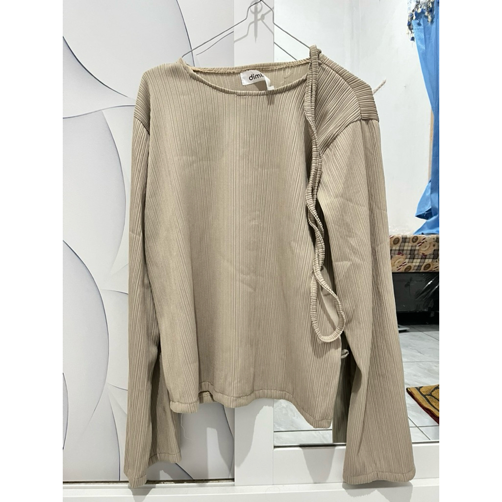 Keysa Kemeja Top Knit // Overlong Sleeve // Plisket Top // OOTD pantai // baju pantai