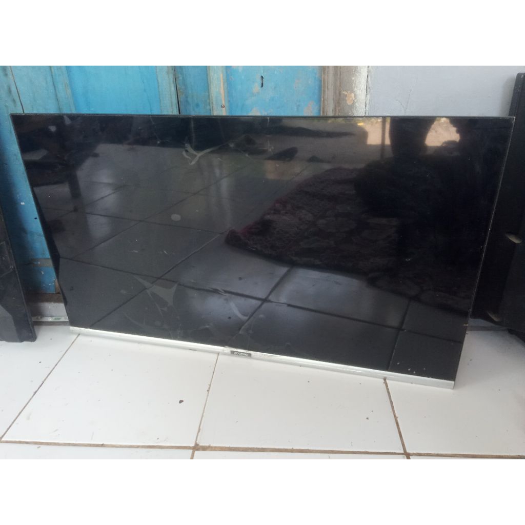 kesing tv coocaa 32s3u lcd pecah