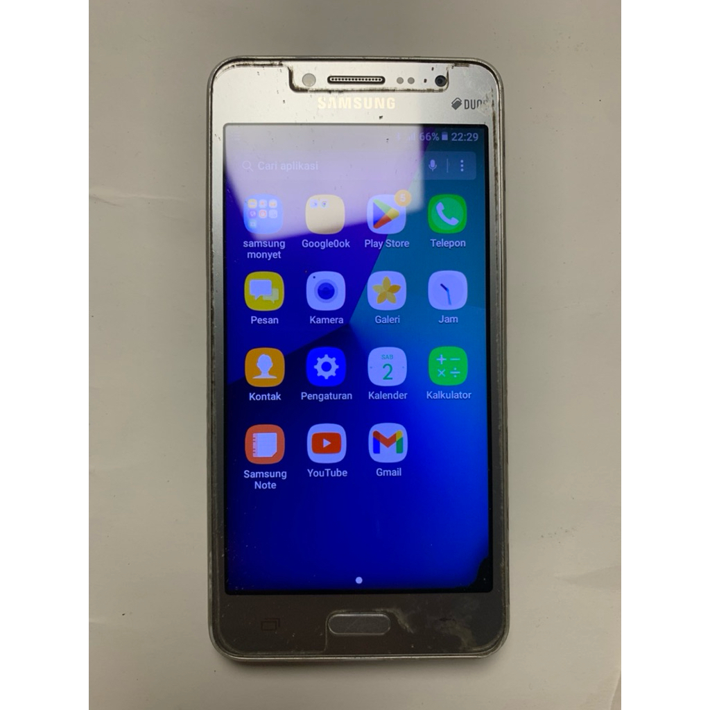Hp samsung J2 prime second gembling minus (lcd tompel sudut kecil, minus battrey) selebihnya lancar 
