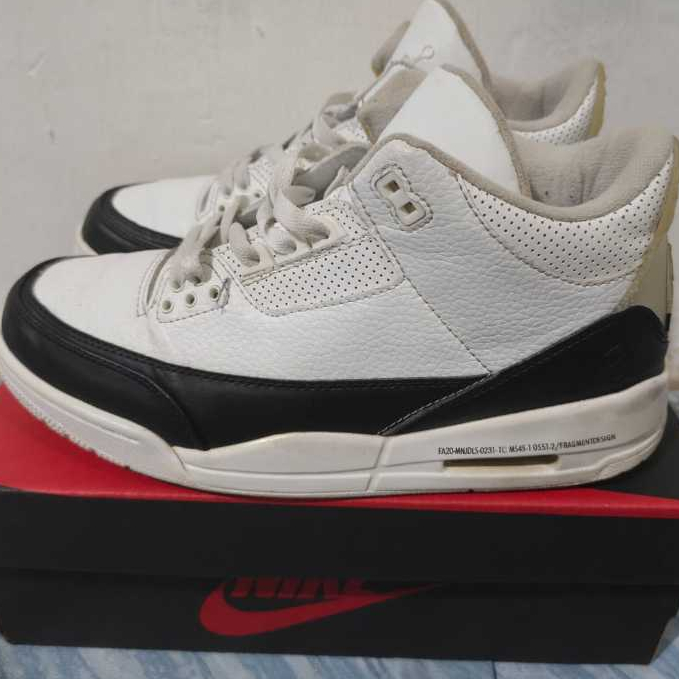 Fragment Design x Air Jordan 3 Retro SP size 42