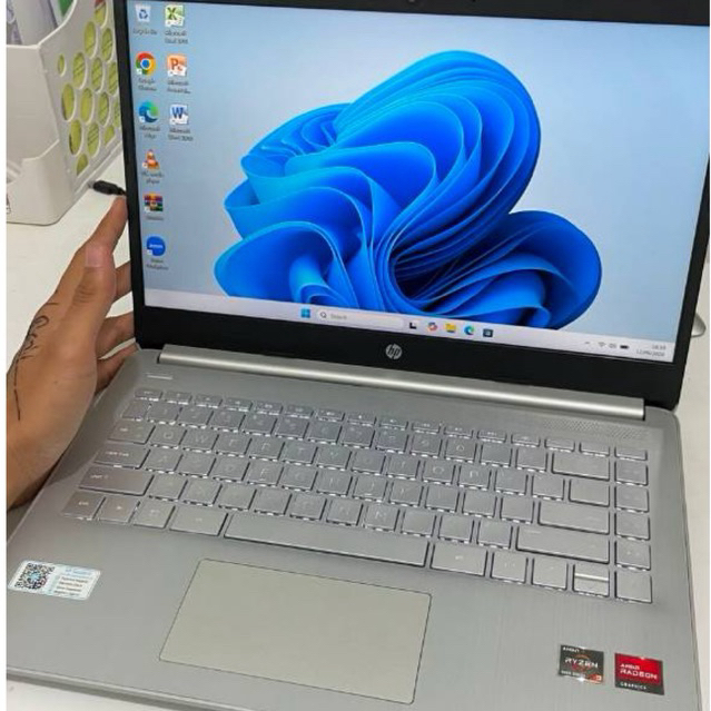 HP 14s 8/512GB AMD Ryzen 3 5000Series