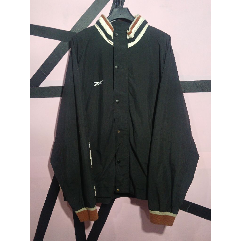 Jacket Varsity Reebok Oversize Hitam Krem Vintage Bomber Jacket Premium