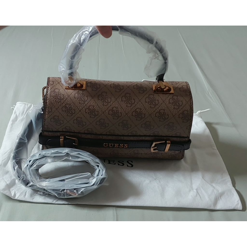 Tas wanita merek guess