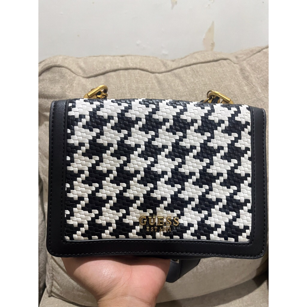 Tas Gu*ss