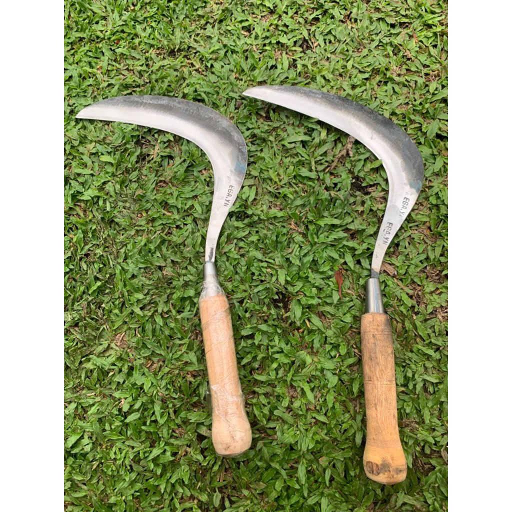 Alat pertanian Sabit atau Arit Pemotong Rumput Baja berkualitas