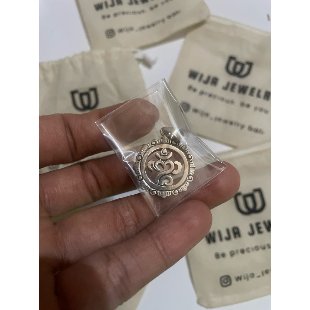 Liontin ongkara bali (perak asli)