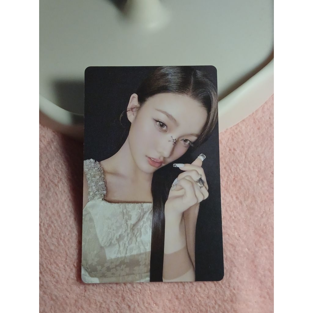 PHOTOCARD OFFICIAL ILLIT IROHA [BOMB]
