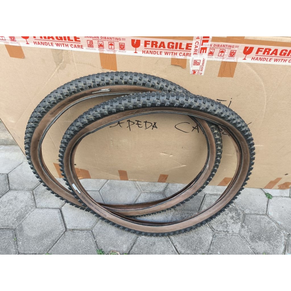 Ban Vee Tire Crown Gem 29x230 Sepasang Tebal