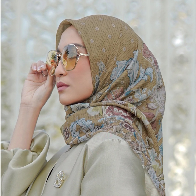 Hijab Wanita Buttonscarves - Raya Collection - The Royale Series Voal Square XL - Original