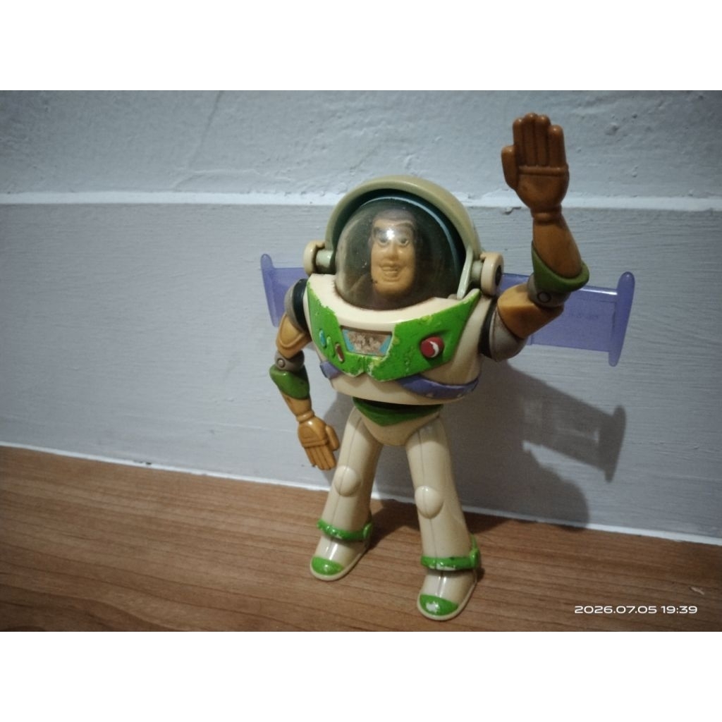Mainan preloved happy meal mcd 1999 vintage toys story 2 buzz lightyear disney