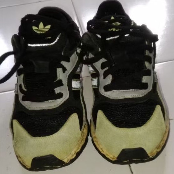 SEPATU Adidas bSIZE 42 (SECOND)