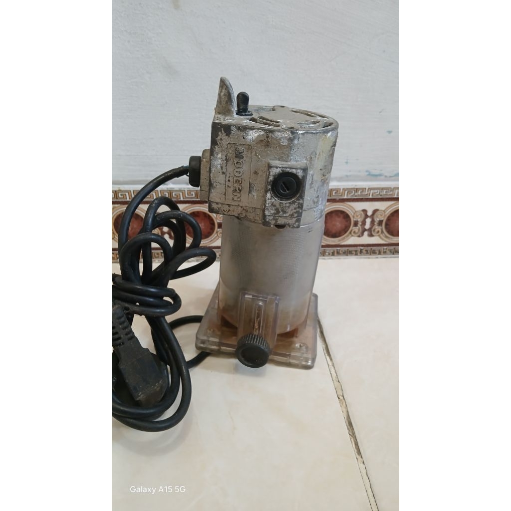 Mesin profil kayu moderen kondisi normal  bunyi halus TDK mengecewakan siap pakai