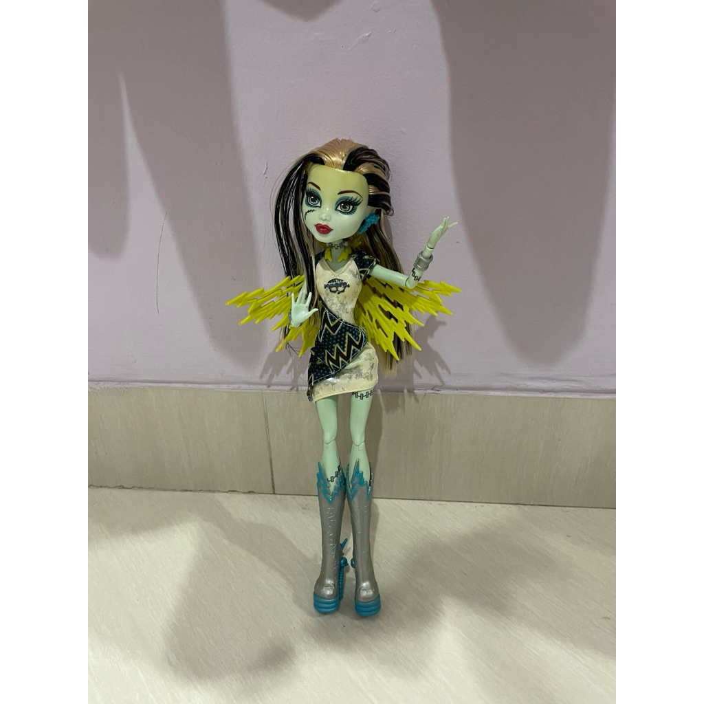 monster high doll Frankie Stein Voltageous preloved