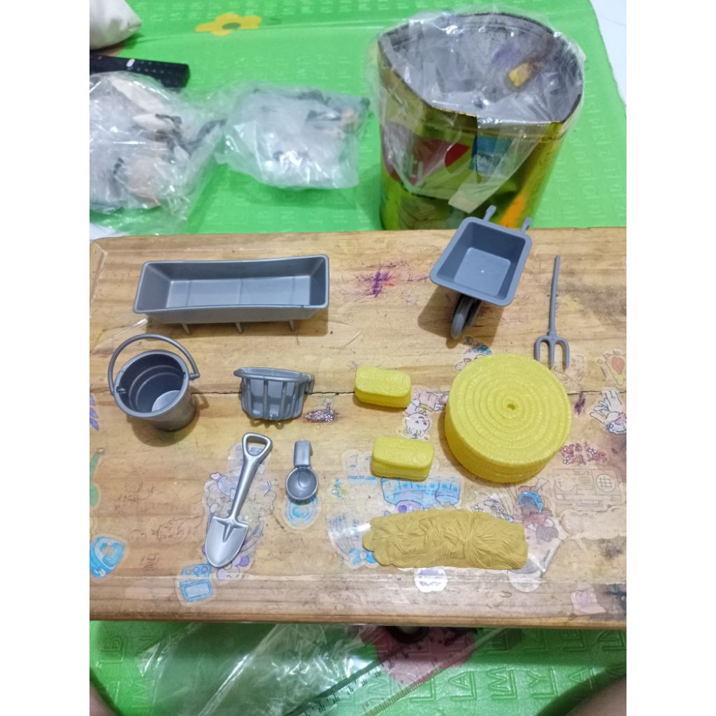 Miniatur Alat Pertanian Set Gulungan Jerami Ember Sekop