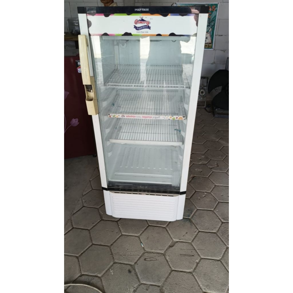 showcase kecil bekas