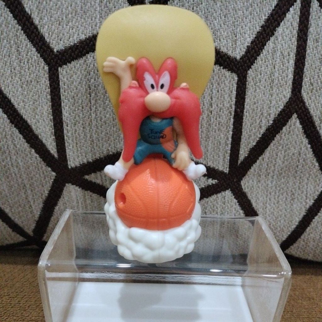 Action Figures Dari Film Bugs Bunny, Preloved Atau Second