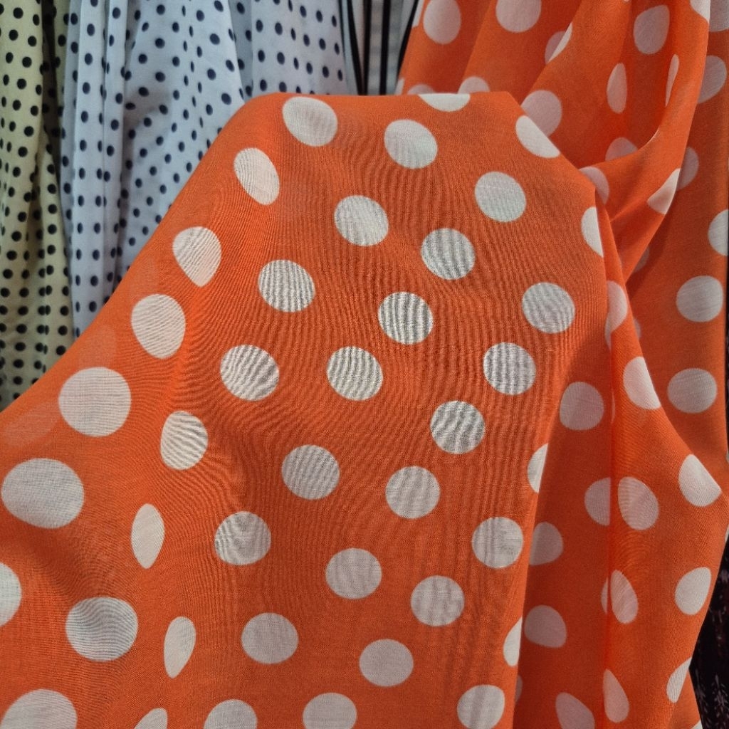 kain katun motif-kain katun silky motif polkadot premium sisa garment import