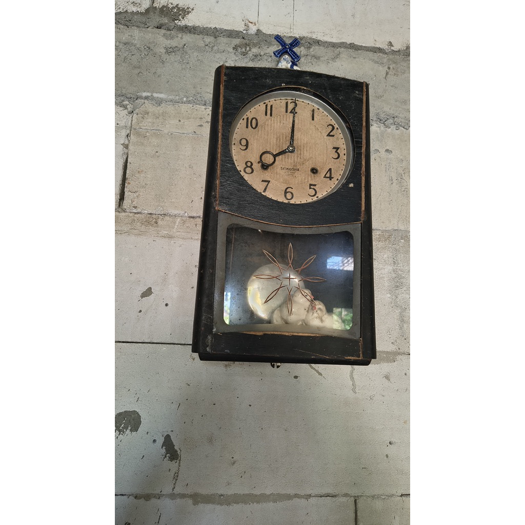 jam lawas dinding / weker bekas sudah rusak