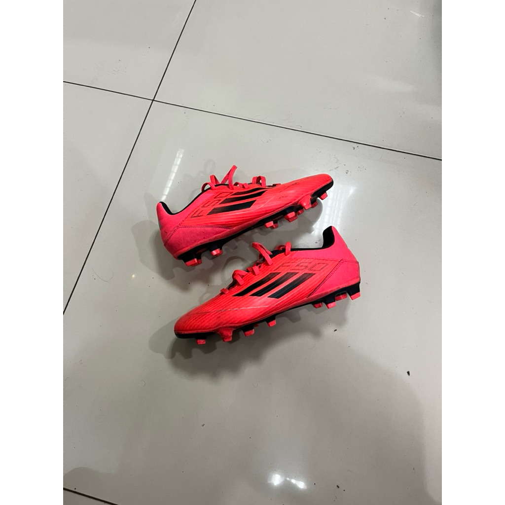 Sepatu Bola Adidas F50 Club