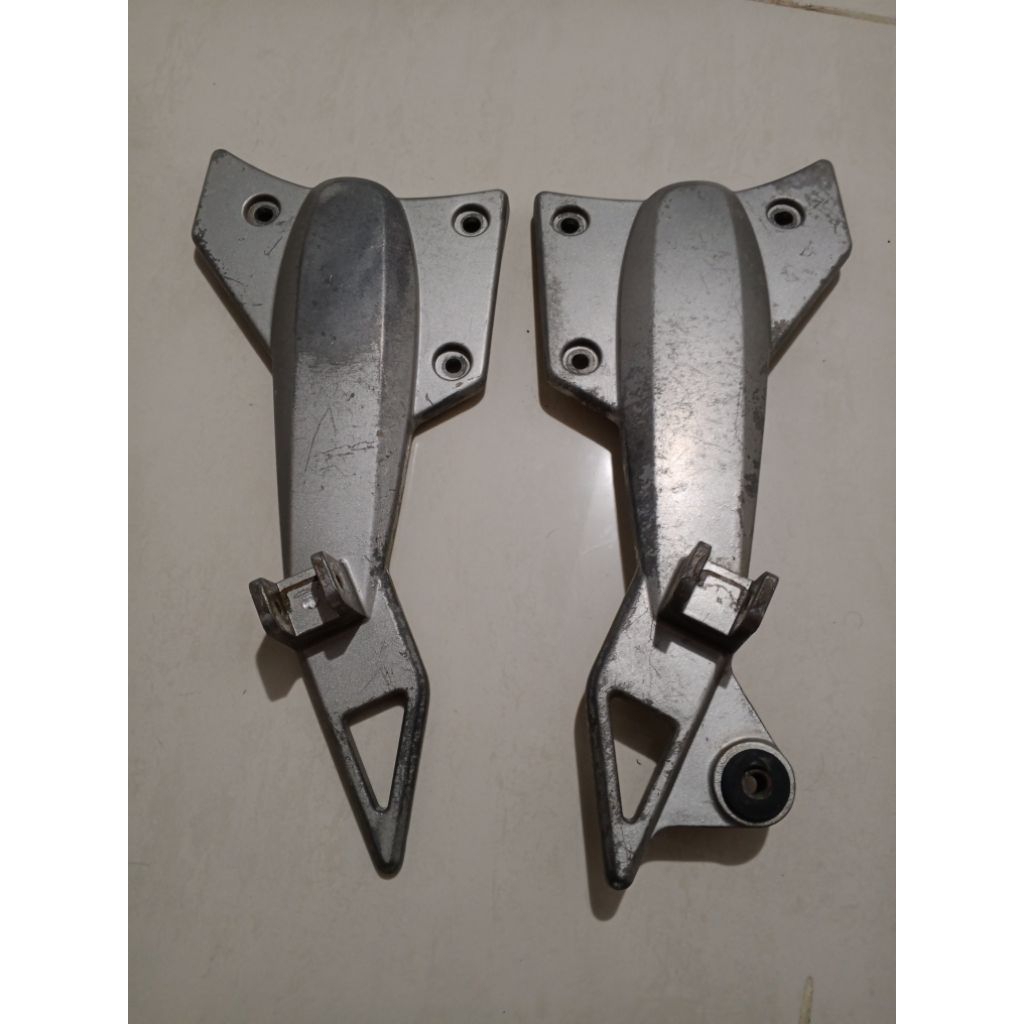 foot step belakang Kawasaki zx130 ORI second