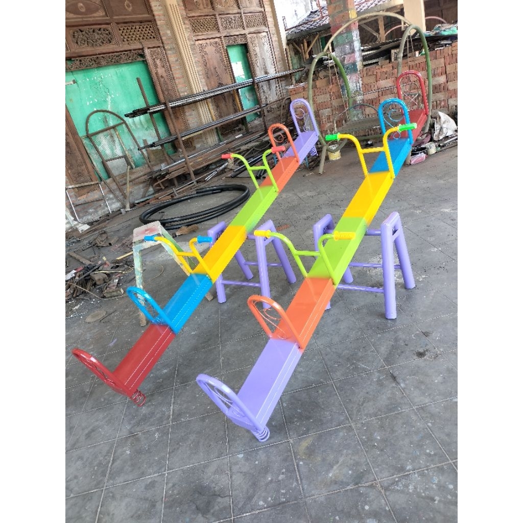 Mainan Outdoor Jungkitan / jungkat-jungkit
