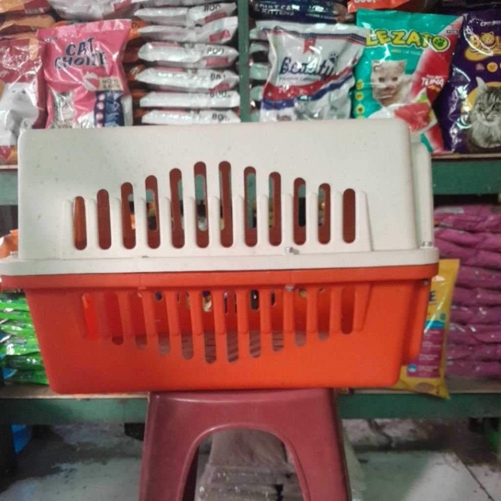 pet carrier/pet cargo