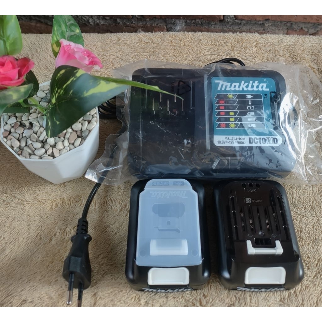 Baterai dan Charger Makita CXT 12 Volt Baru