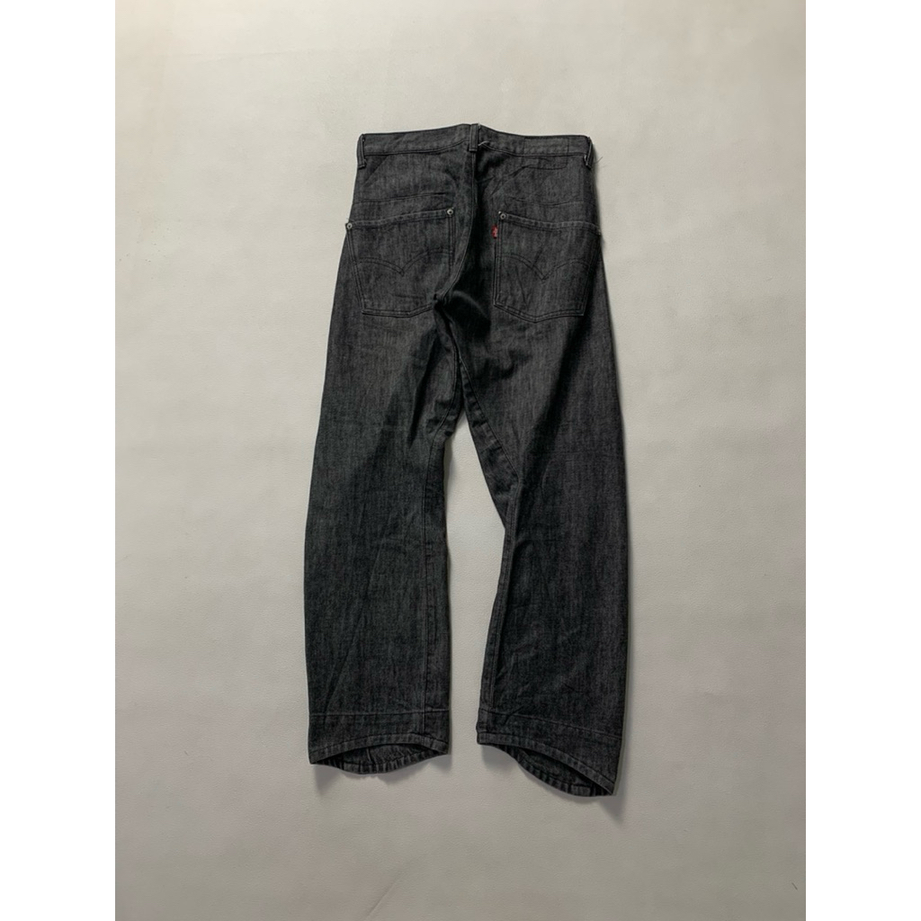 NV-355 2000s Levis engineered reguler jeans   Size 31 Lebar pinggang 80cm Panjang 104cm Paha 60cm Op