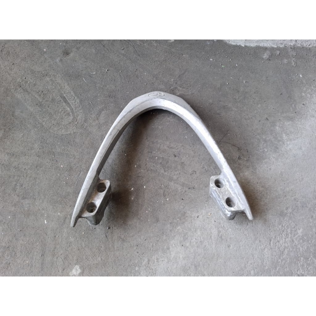 begel behel pegangan jok belakang kymco free lx 110 original