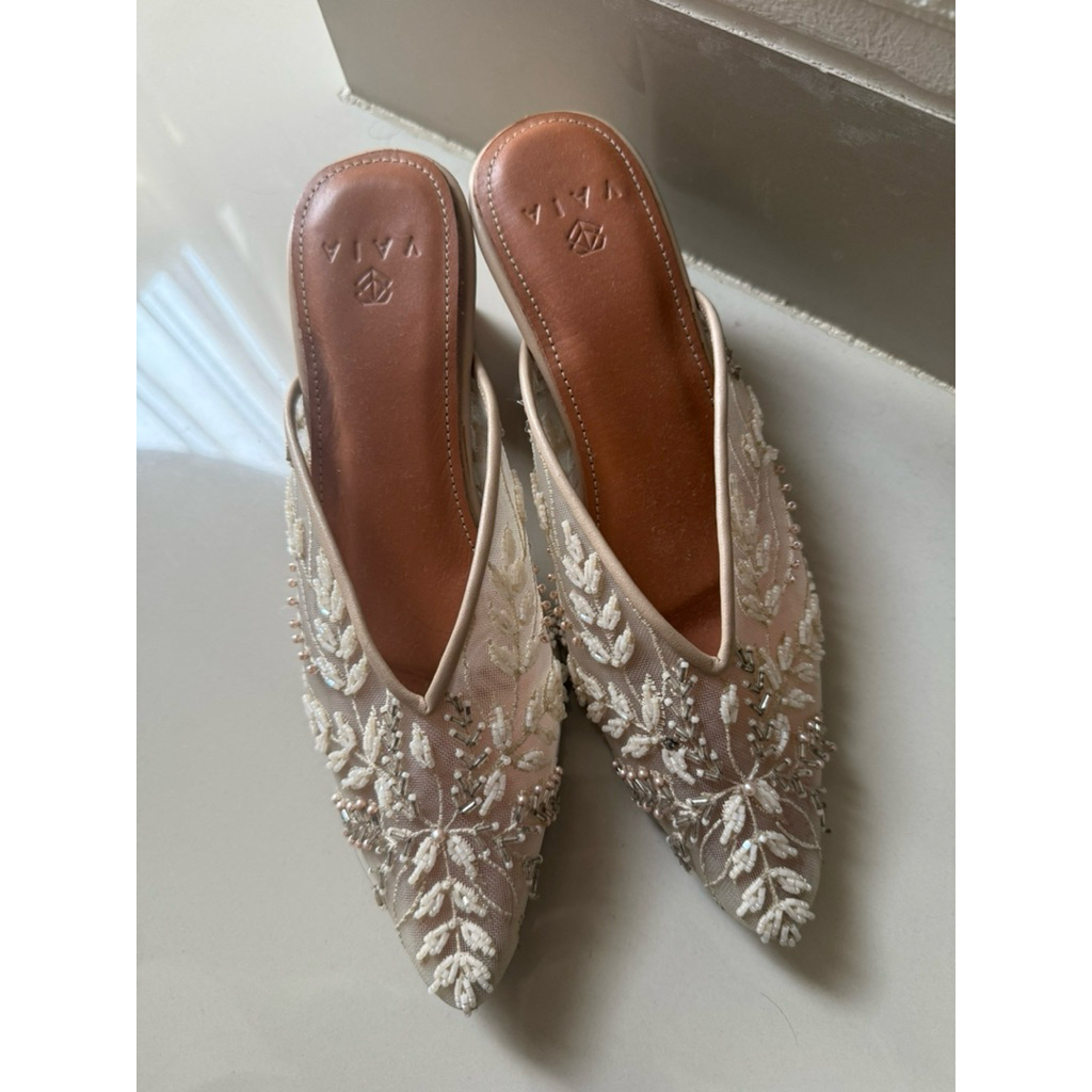 Preloved Vaia Classic size 39
