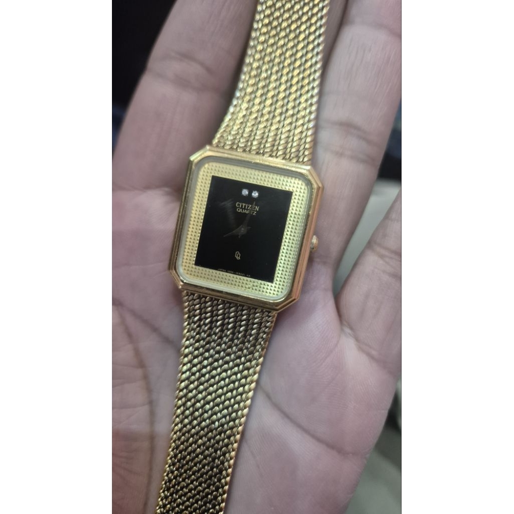citizen tank gold integrated second