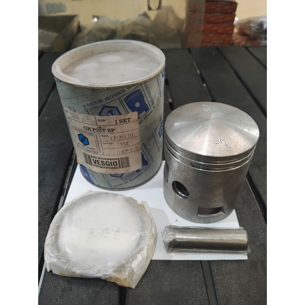 Vesgio Seher Piston Vespa Spartan 200cc - Komponen Mesin Motor Vespa Spartan 200cc