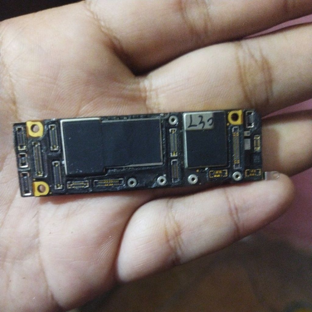 Mesin Iphone 11 64GB Lock Icloud