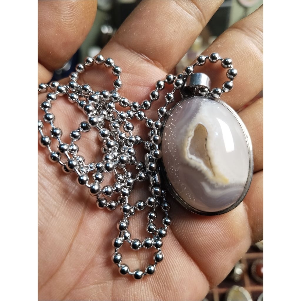 Liontin Batu Anggur Lawasan Combong natural alam Dim=34×25×15 mm