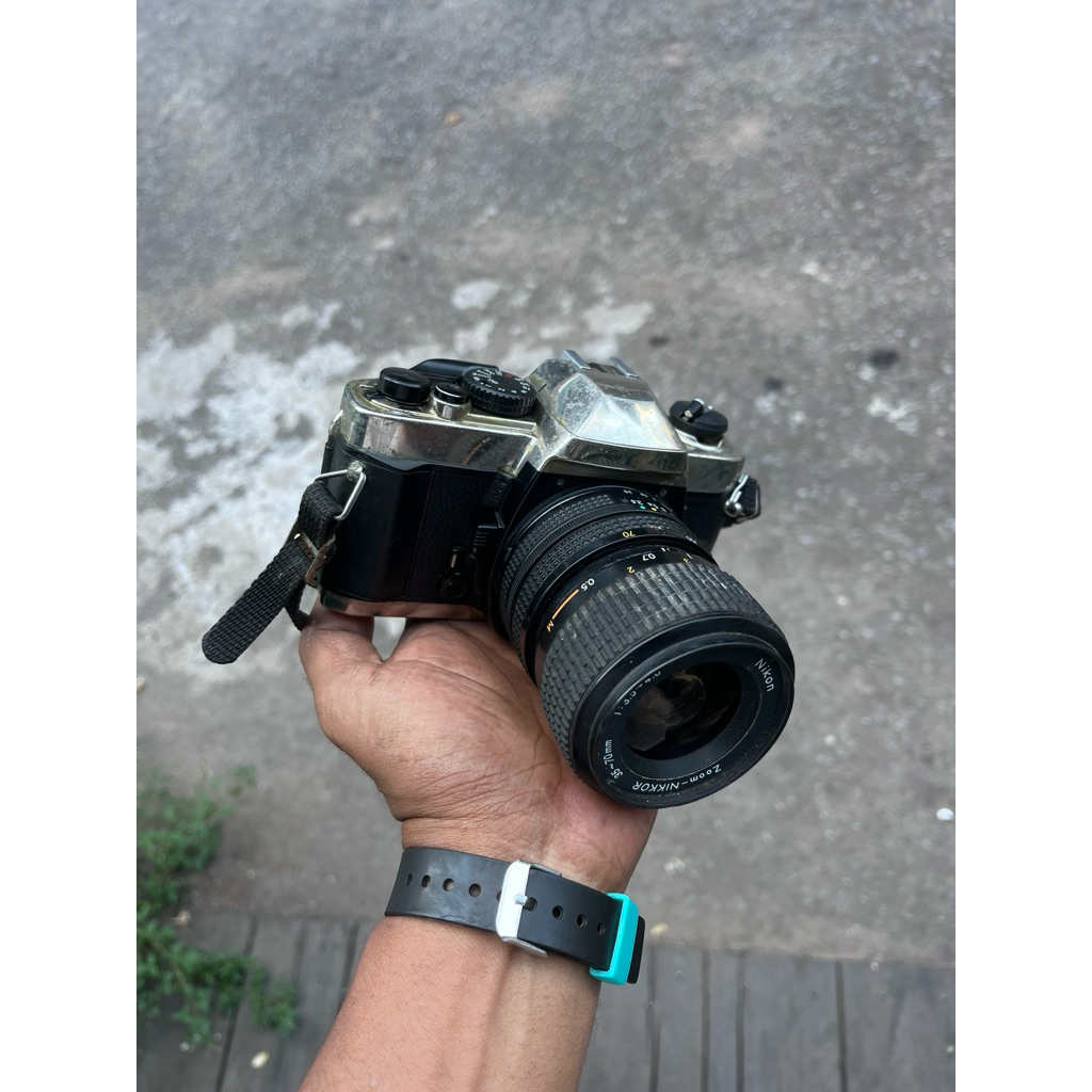 Kamera Analog SLR Film Nikon FM10 Silver + Lensa Zoom Nikkor 35-70mm f3.5-4.8