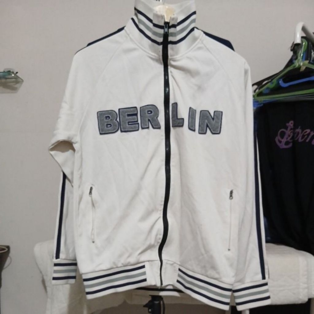 Jacket Casual Varsity Track Top warna putih logo bordir MAJEOREX second Original size L ld 114cm pjg