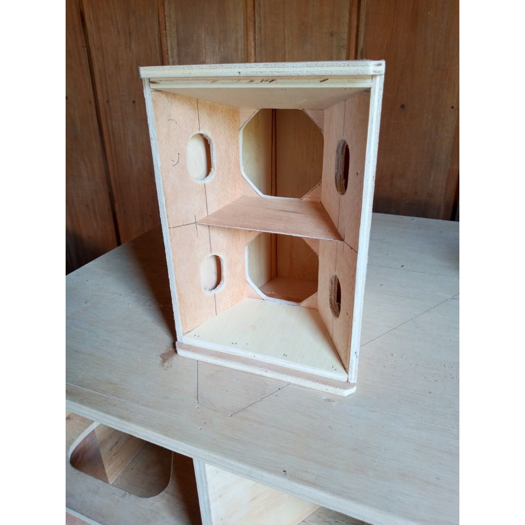 Box T24n 4 inchi middle nrotok custom miniatur