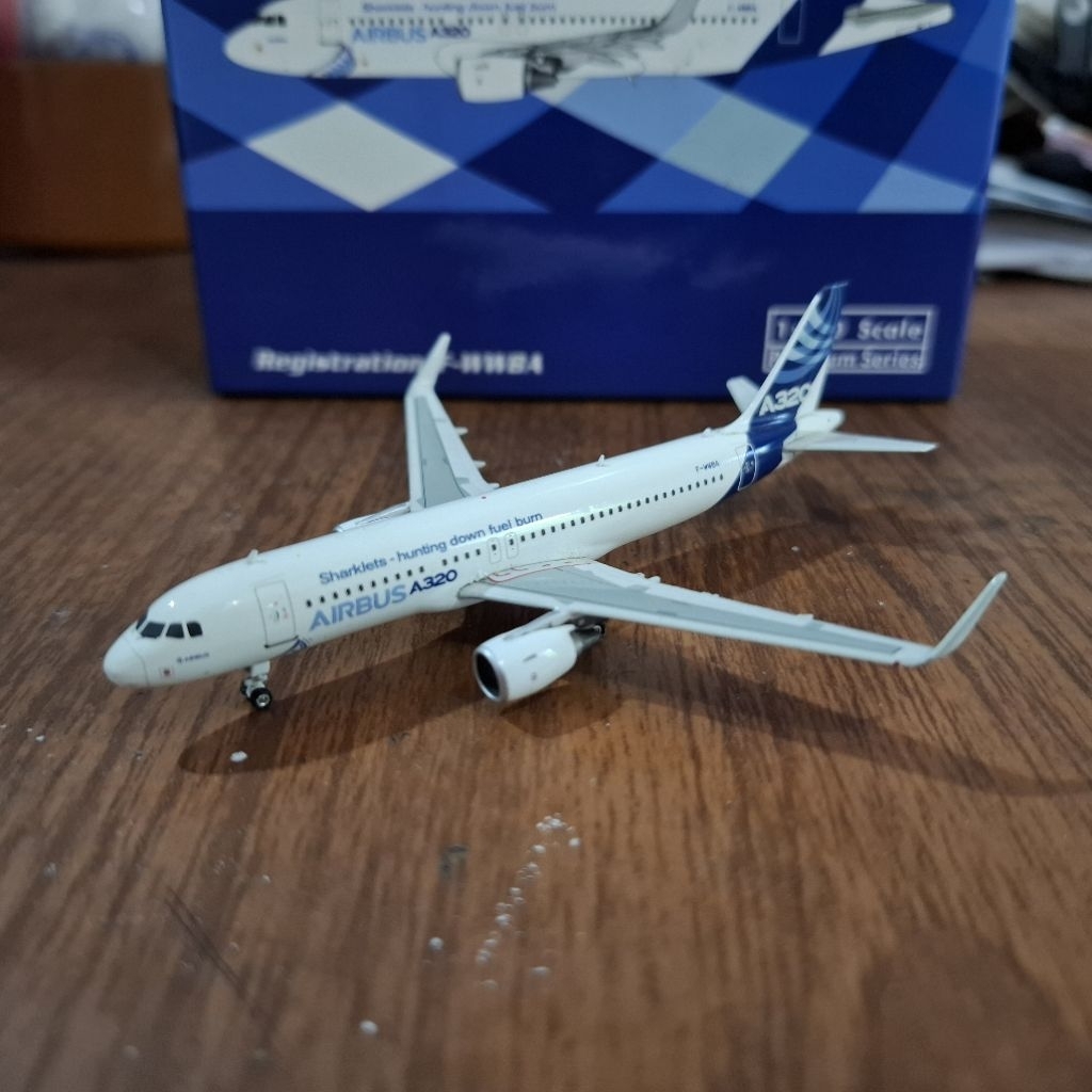 Diecast pesawat Phoenix Airbus A320 house 1:400