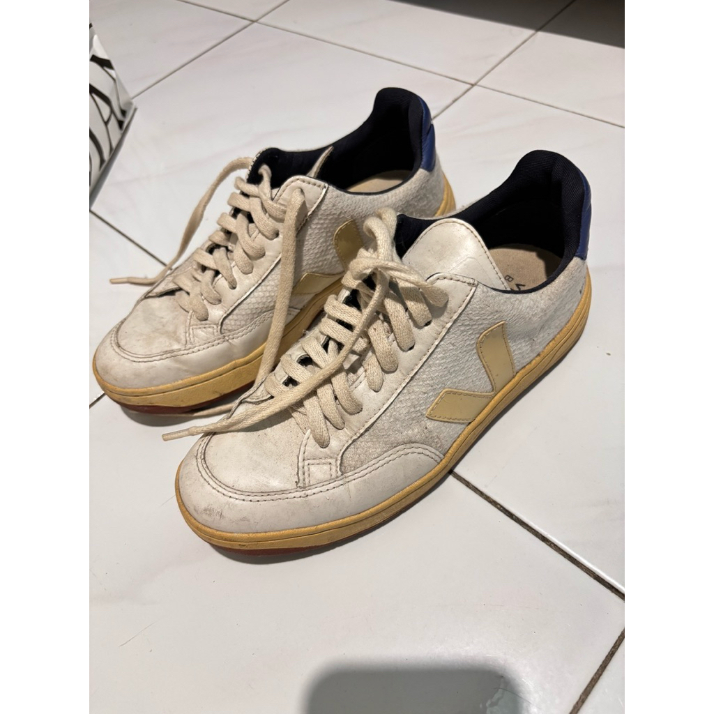 original Veja V12 preloved