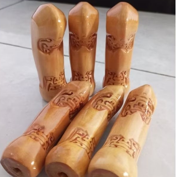 UKIR / DEDER KERIS GAYA JOGJA KAYU CENDANA
