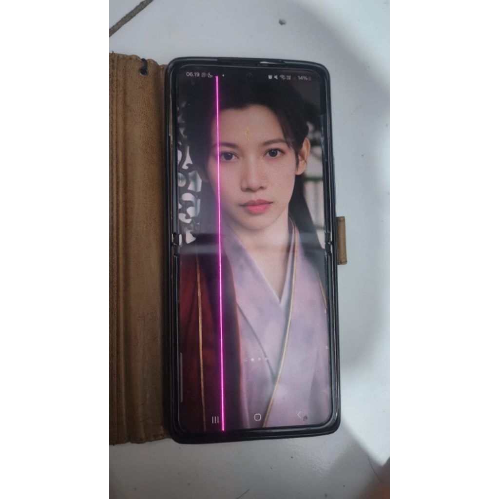LCD Z FLIP 4 MINUS SEPERTI GAMBAR
