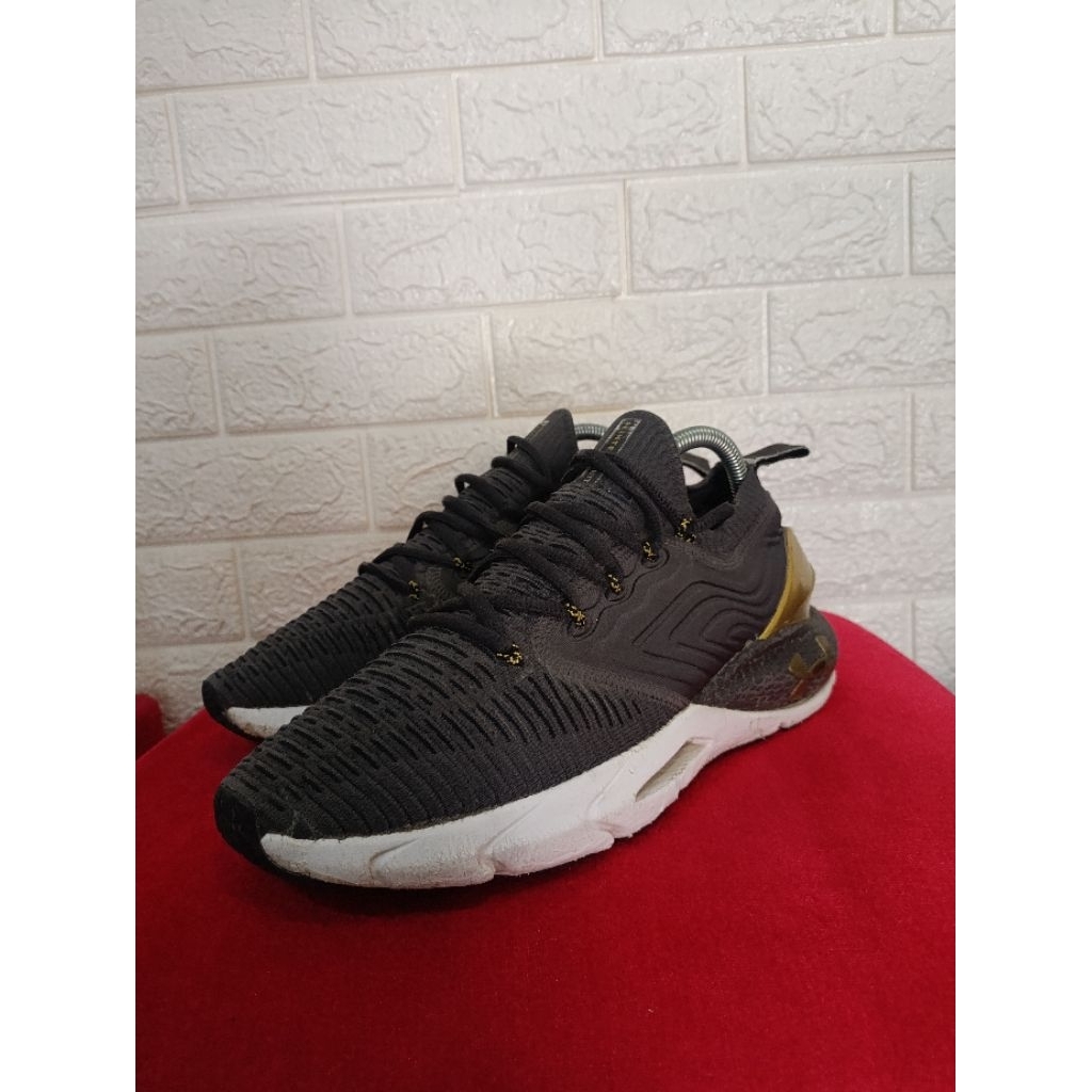 Sepatu sneaker running basket hiking outdoor second seken branded Under Armor original