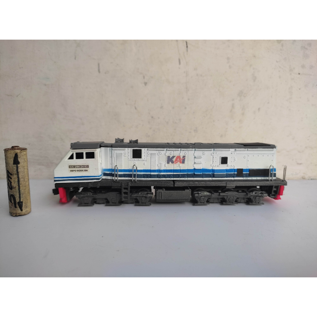 Miniatur Lokomotif CC 204 Kereta Api Indonesia KAI Skala OO Detil Tinggi Dengan Cat Efek Realistik