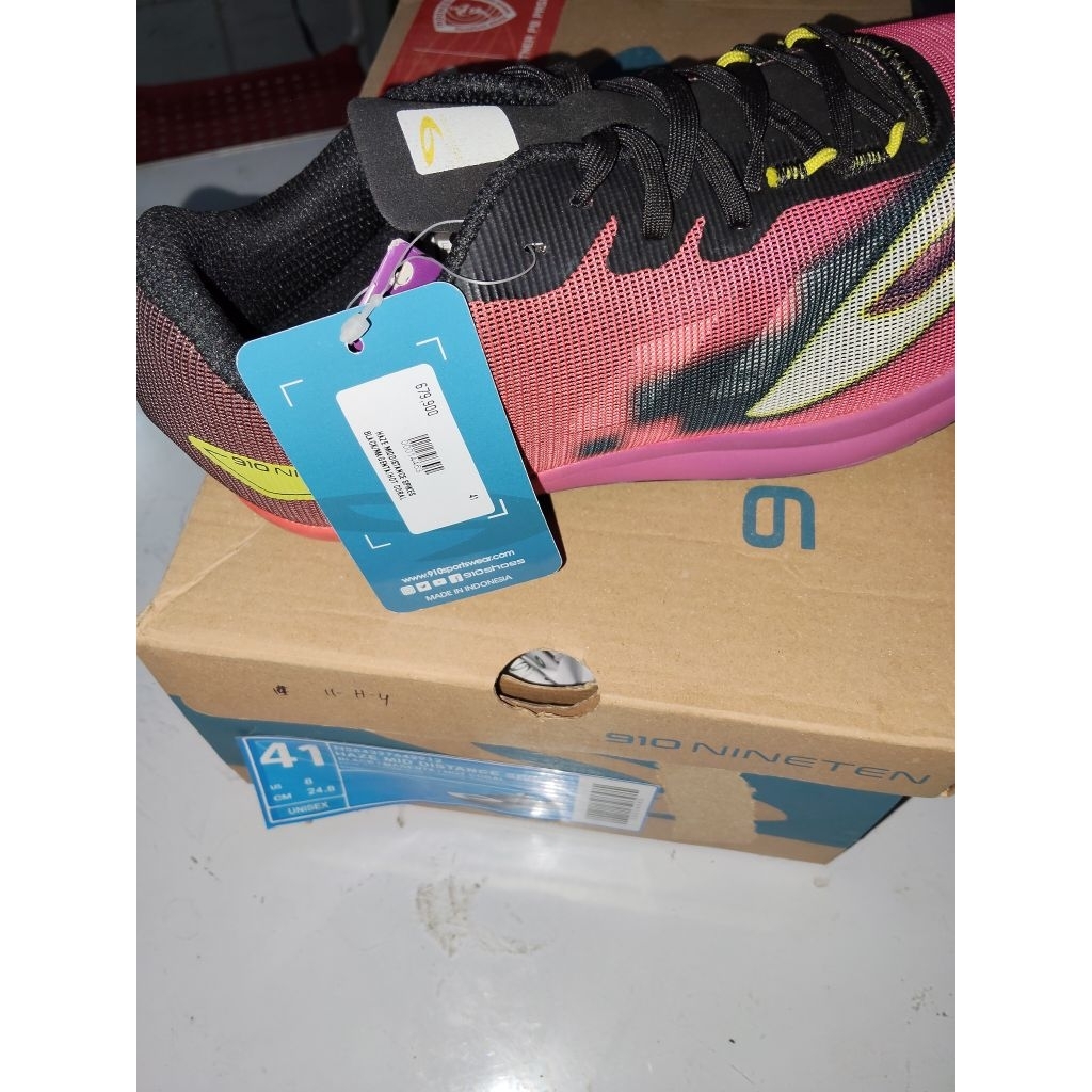 SEPATU RUNNING 910 HAZE MMIDDISTANCE SPIKES ( masih baru ) 41