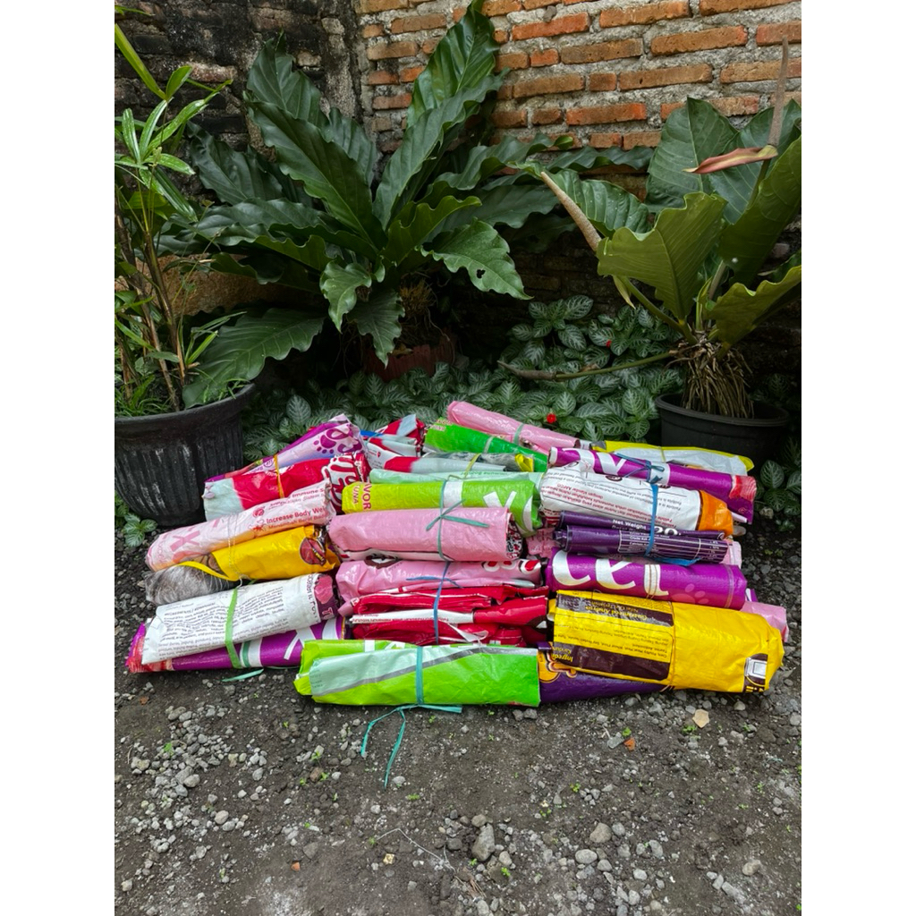 KARUNG PAKAN KUCING 20Kg