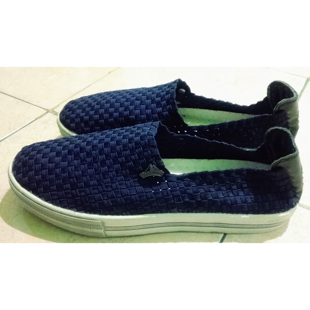 Sepatu Slip-on BLUE MOUNTAIN